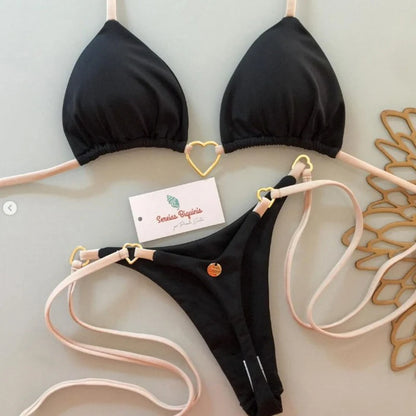 Bikini de dos piezas de color liso con escote halter y tiras, estilo triángulo, con hebilla metálica en forma de corazón. Traje de baño con cordones para mujer.