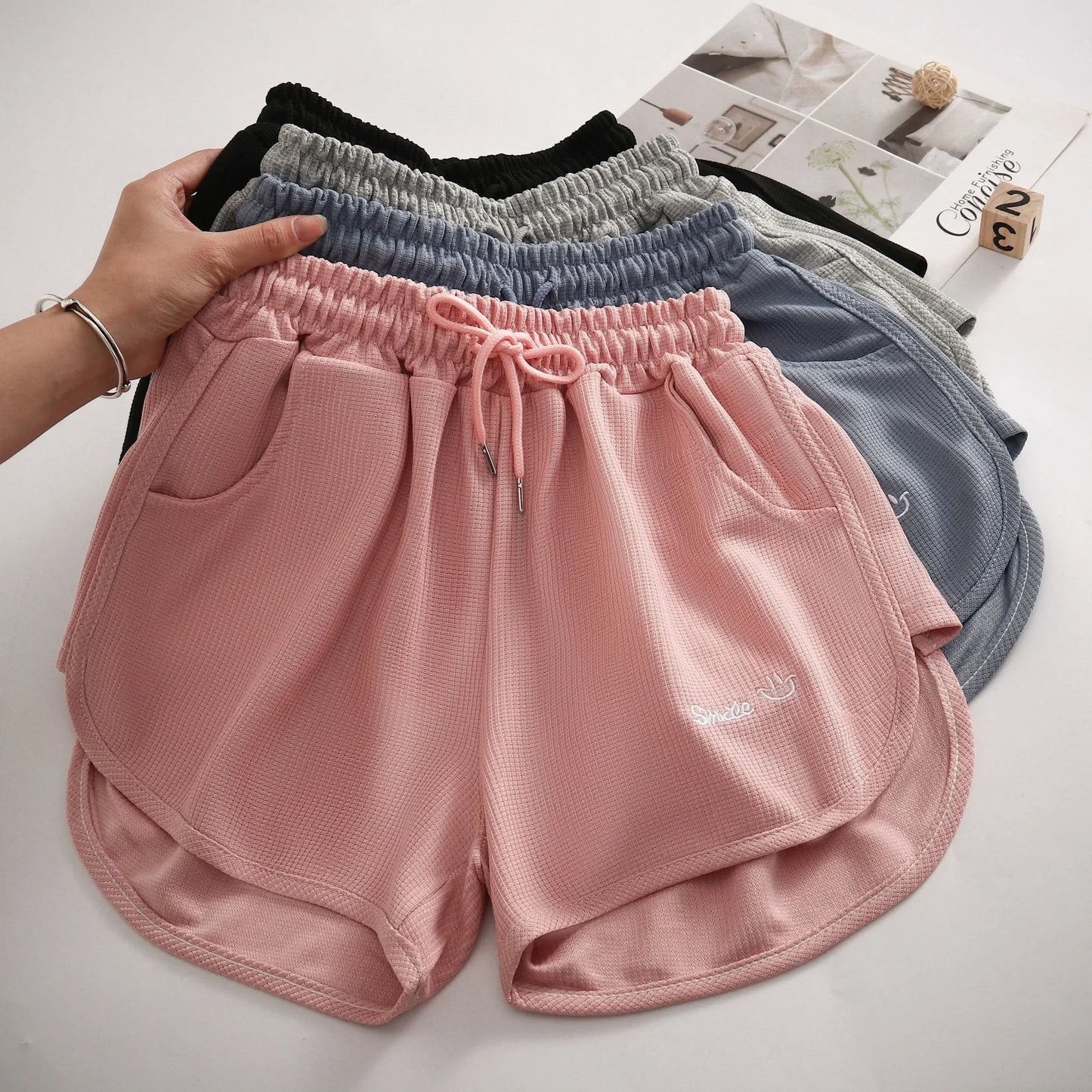 Pantalones cortos informales holgados adelgazantes de verano para mujer, con estampado de cuadros finos, ropa exterior