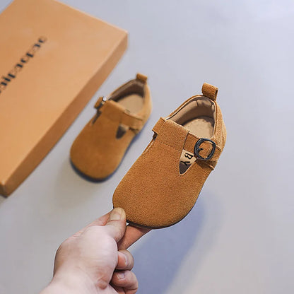 Zapatos planos de invierno para niñas, botas de nieve cálidas de algodón afelpado, suela suave y antideslizante para bebés que empiezan a caminar.