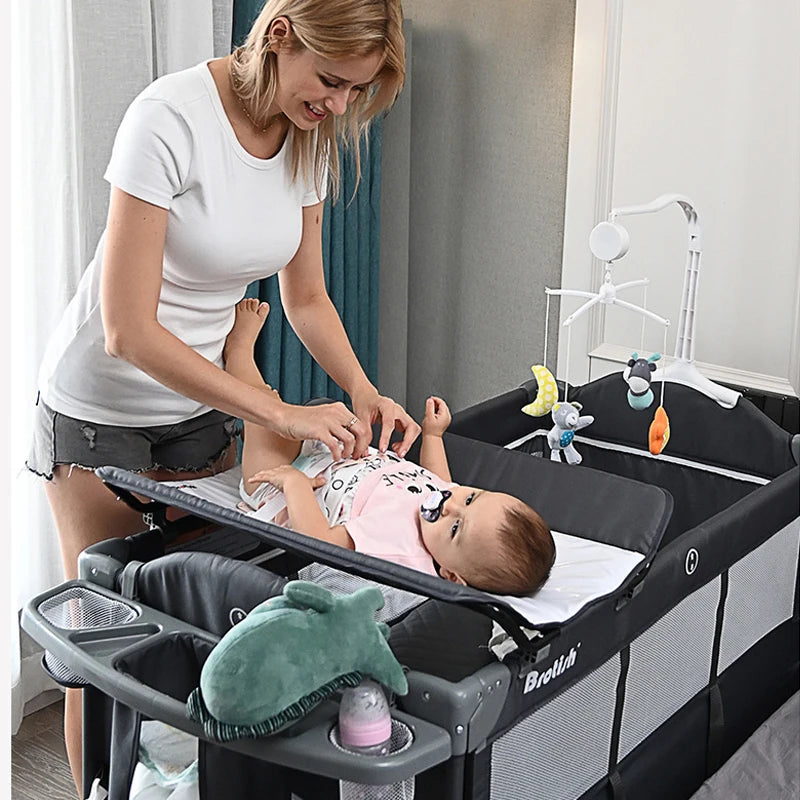 Cuna portátil multifuncional para bebé, cuna plegable con cambiador, mecedora, juego de cama para niños, muebles de dormitorio para niños de 0 a 6 años.