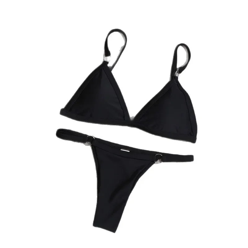 Bikini triangular de color puro, traje de baño separado de metal para mujer, traje de baño de una sola capa de seda color leche, modelo femenino, marca china