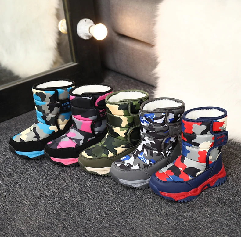 Zapatos de invierno 2025 para niños, de felpa, impermeables, antideslizantes, con suela de goma, botas de nieve cálidas a la moda para exteriores.