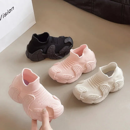 2025 Nuevos zapatos de papá para niñas con suela gruesa de un pie, suelas suaves y caña alta para primavera y otoño, zapatos deportivos para niños