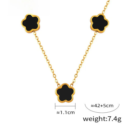 Conjunto de joyería con accesorios rústicos de flores de acero de titanio y concha blanca, pendientes de acrílico y collar sencillo.