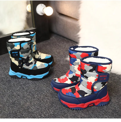 Zapatos de invierno 2025 para niños, de felpa, impermeables, antideslizantes, con suela de goma, botas de nieve cálidas a la moda para exteriores.
