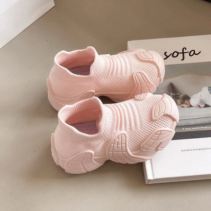 2025 Nuevos zapatos de papá para niñas con suela gruesa de un pie, suelas suaves y caña alta para primavera y otoño, zapatos deportivos para niños