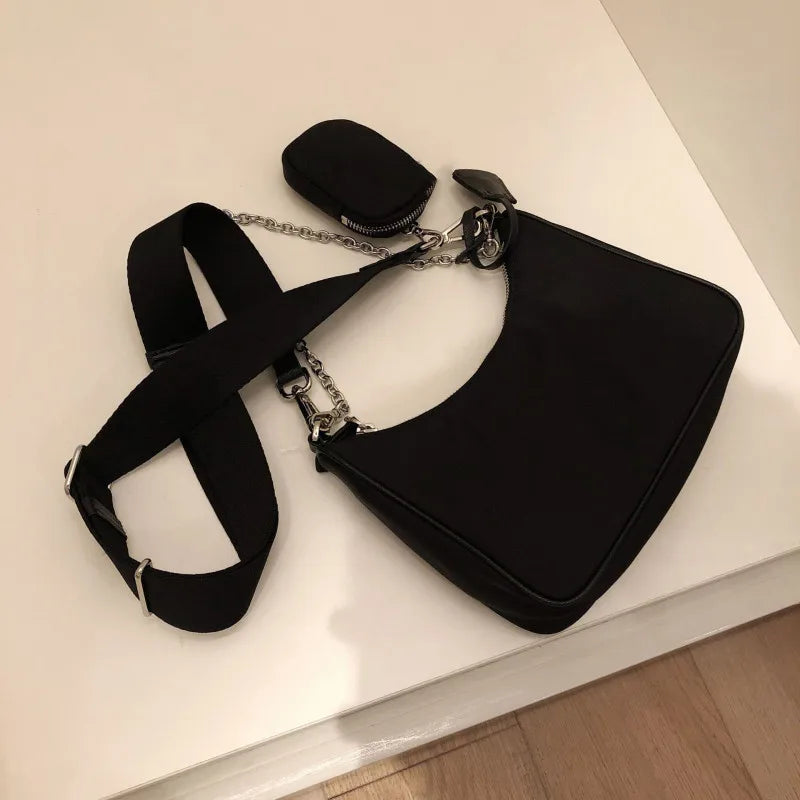 Bolso de hombro tipo hobo informal de nailon impermeable para mujer, moderno, con cadena negra decorativa, cruzado hasta la axila con monedero pequeño
