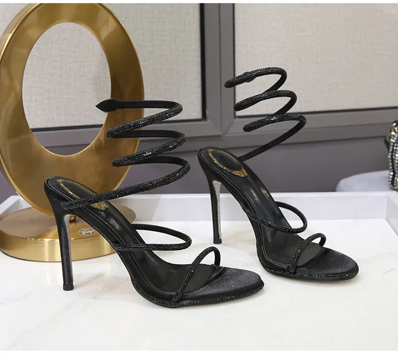 Sandalias de verano de moda para mujer, con diseño de serpiente y cristales, adornadas con lujosos diamantes de imitación y tacones finos estilo gladiador. Ideales para fiestas y eventos.