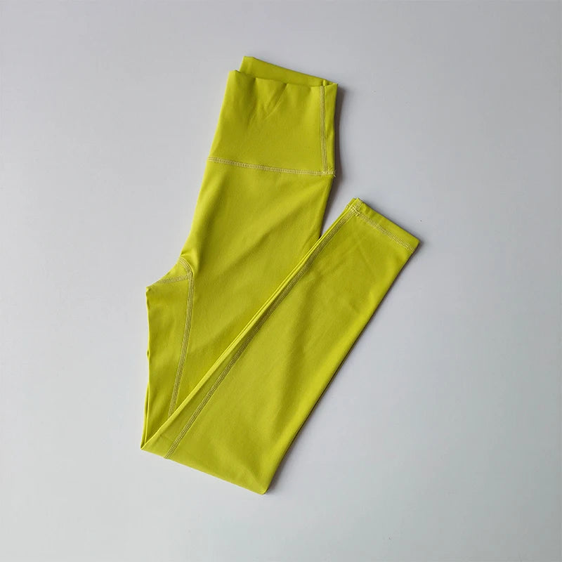 Conjunto de yoga Naked Feel para mujer, sujetador deportivo de alto impacto con almohadillas integradas y leggings que realzan los glúteos, ideal para entrenar en el gimnasio.