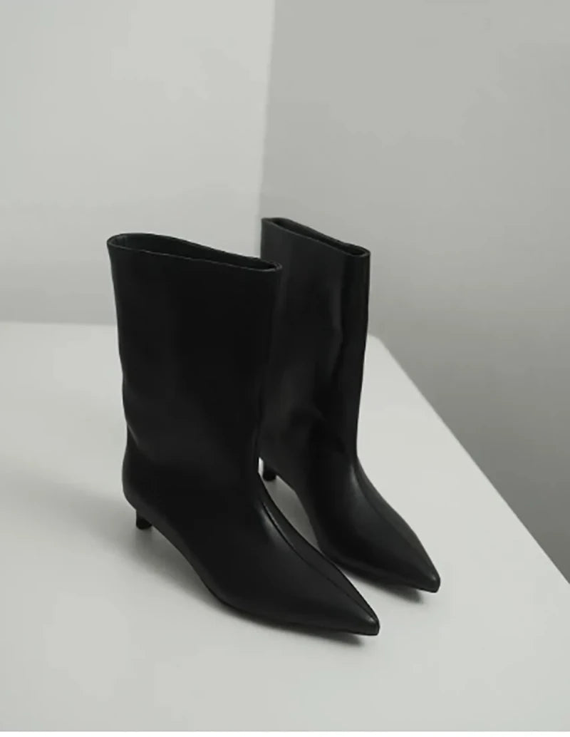 Botines de diseño para mujer, estilo moderno, tacón bajo cuadrado, ideales para fiestas, bailes y eventos. Botines cortos sin cordones.