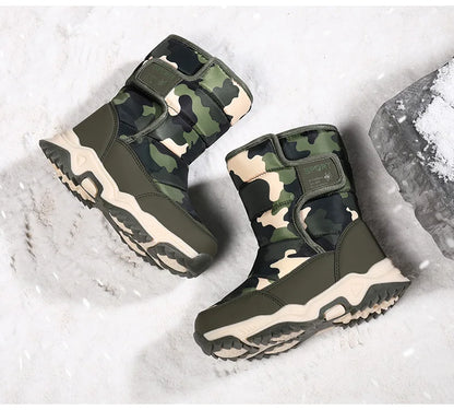Zapatos de invierno 2025 para niños, de felpa, impermeables, antideslizantes, con suela de goma, botas de nieve cálidas a la moda para exteriores.