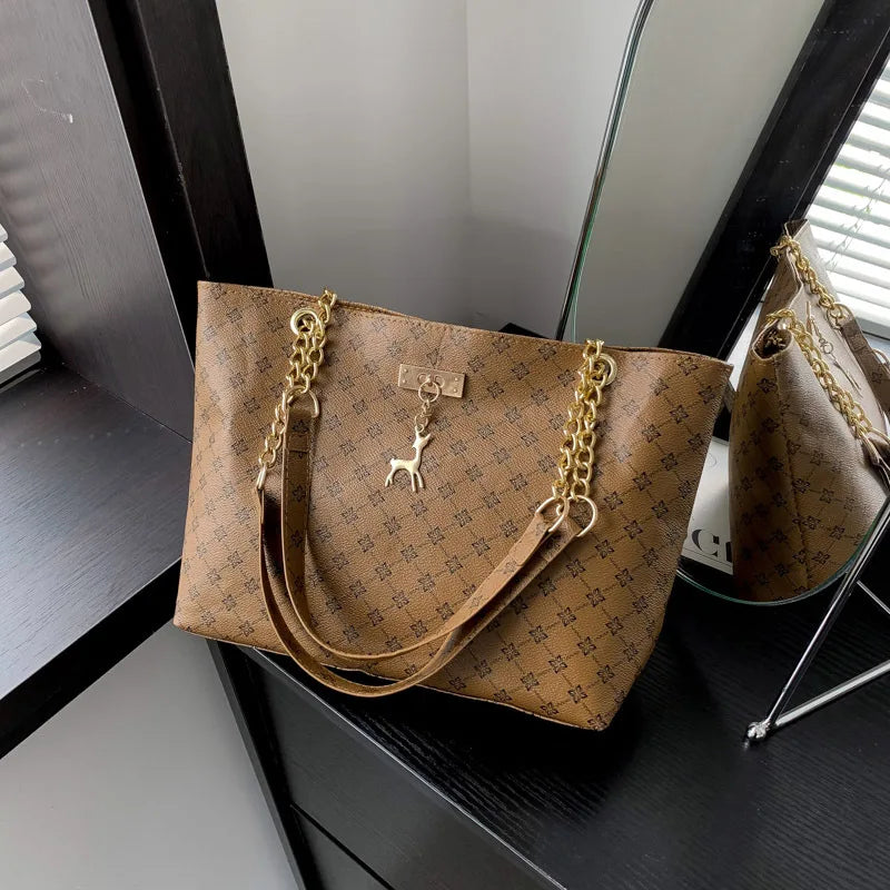 Nuevo bolso de mano para presbicia, de piel suave y textura, de gran capacidad, para mujer, con accesorios colgantes, bolso de hombro.