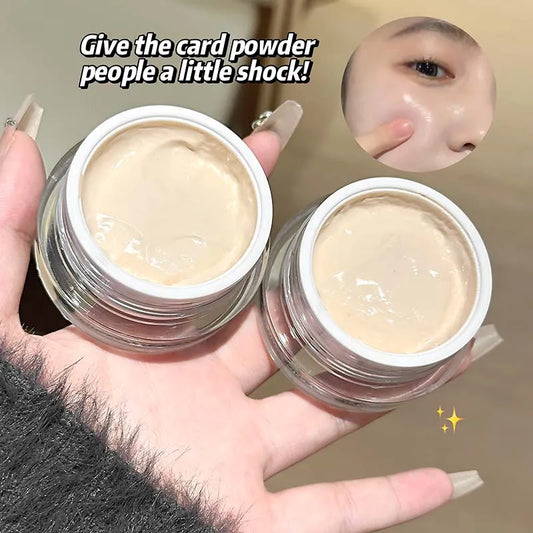 La crema natural radiante y transparente de CAPPUVINI con una base cremosa para la piel crea un look de maquillaje refrescante y suave.