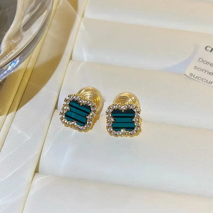 Pendientes clásicos de flor de cuatro hojas para mujer, sin perforaciones, con espiral antimosquitos, con clip, sin dolor, a la moda, versátiles y para desplazamientos diarios.