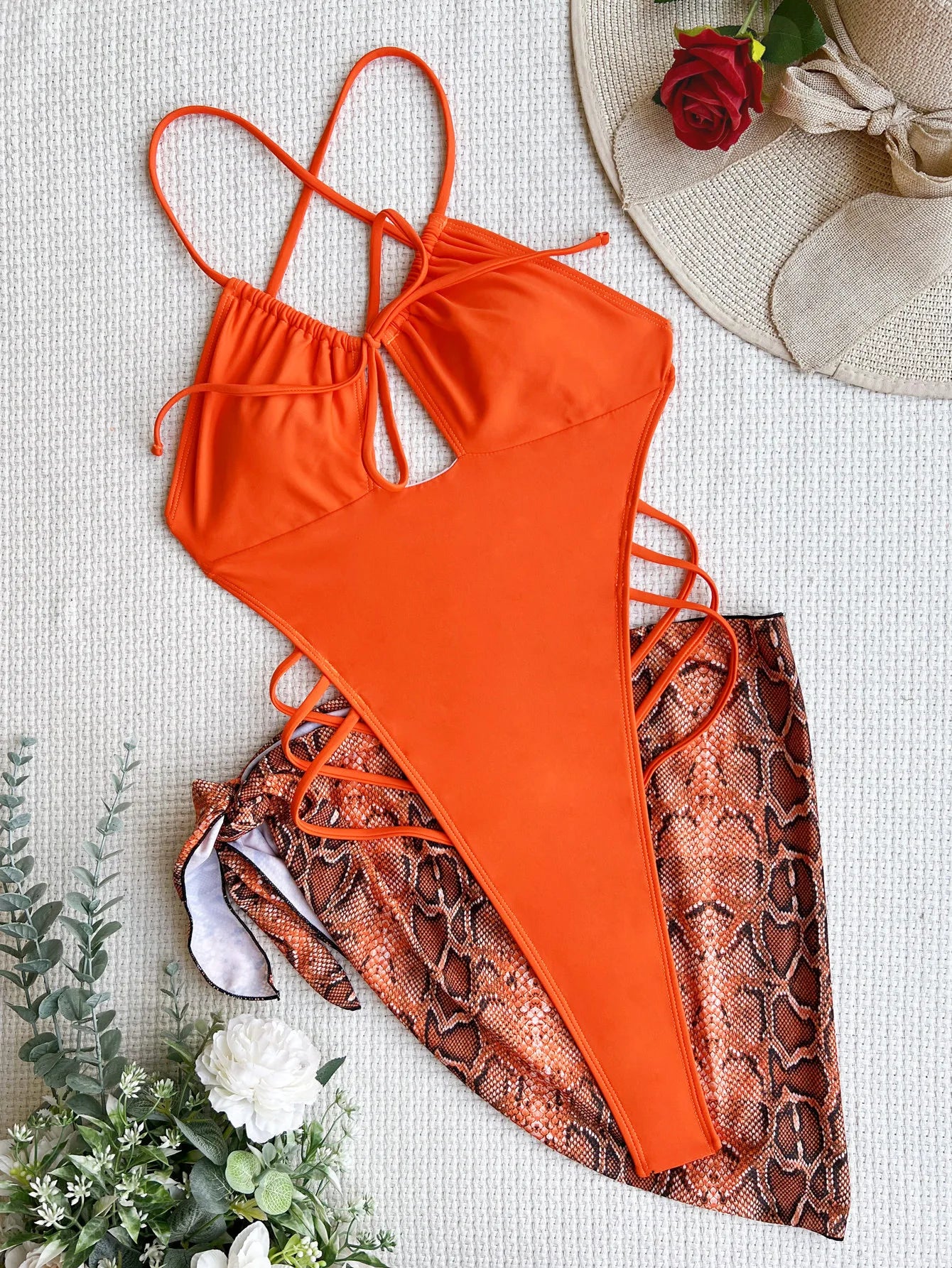 Traje de baño de una pieza tipo tanga, con espalda descubierta y diseño ultra mini, estilo tanga, para mujer. Incluye pareo, corte alto y diseño monokini.