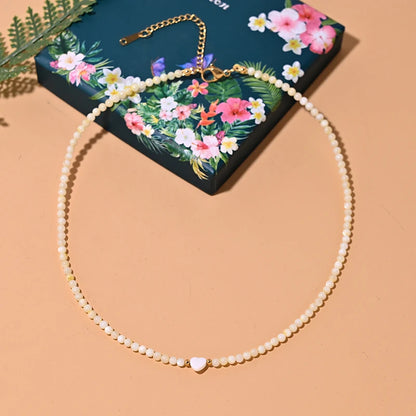 MOON GIRL Gargantilla de corazón con cuentas de nácar, collar de concha natural teñida a la moda para mujer, collar de acero inoxidable para mujer