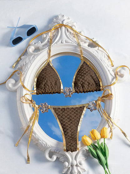 Bikini de dos piezas con cuello halter y fruncido de flores de metal para mujer