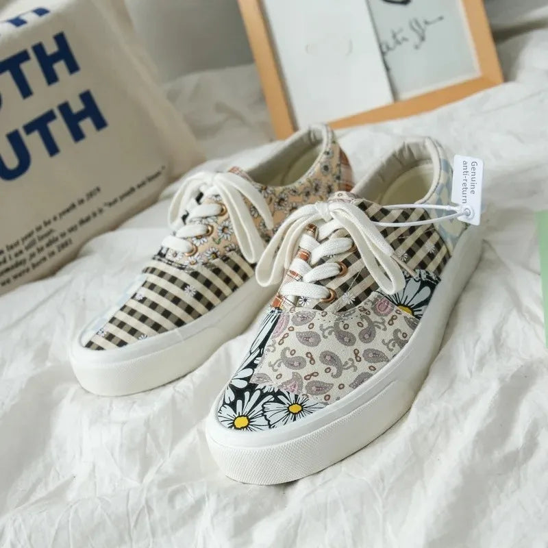 Zapatos vintage de lona para mujer, estilo nuevo, con cintura floreada, estilo tablero de ajedrez, caña baja, para hombre y mujer, venta al por mayor, de cuero y goma.