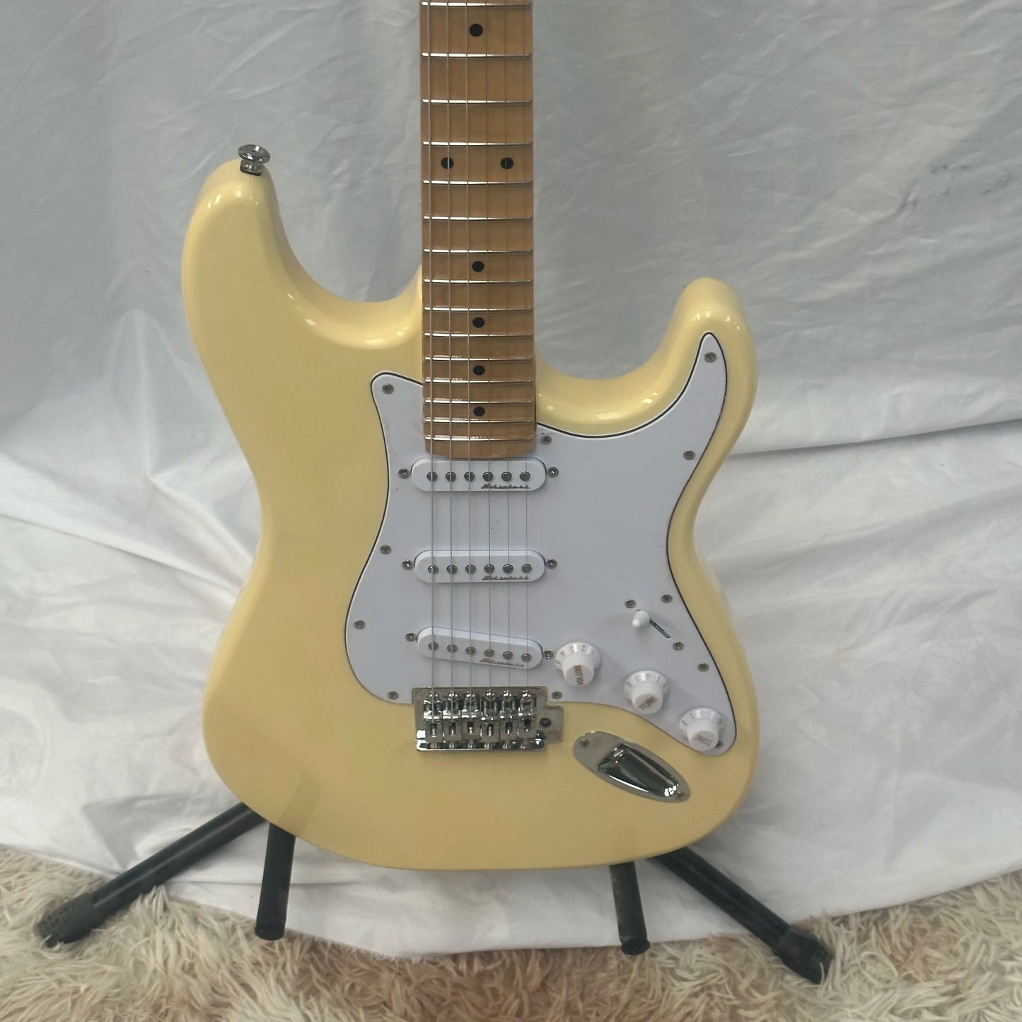 Guitarra eléctrica OEM de alta calidad con envío gratuito, mástil de arce y diapasón de arce con muescas, mástil sándwich, guitarra con incrustaciones de lunares.