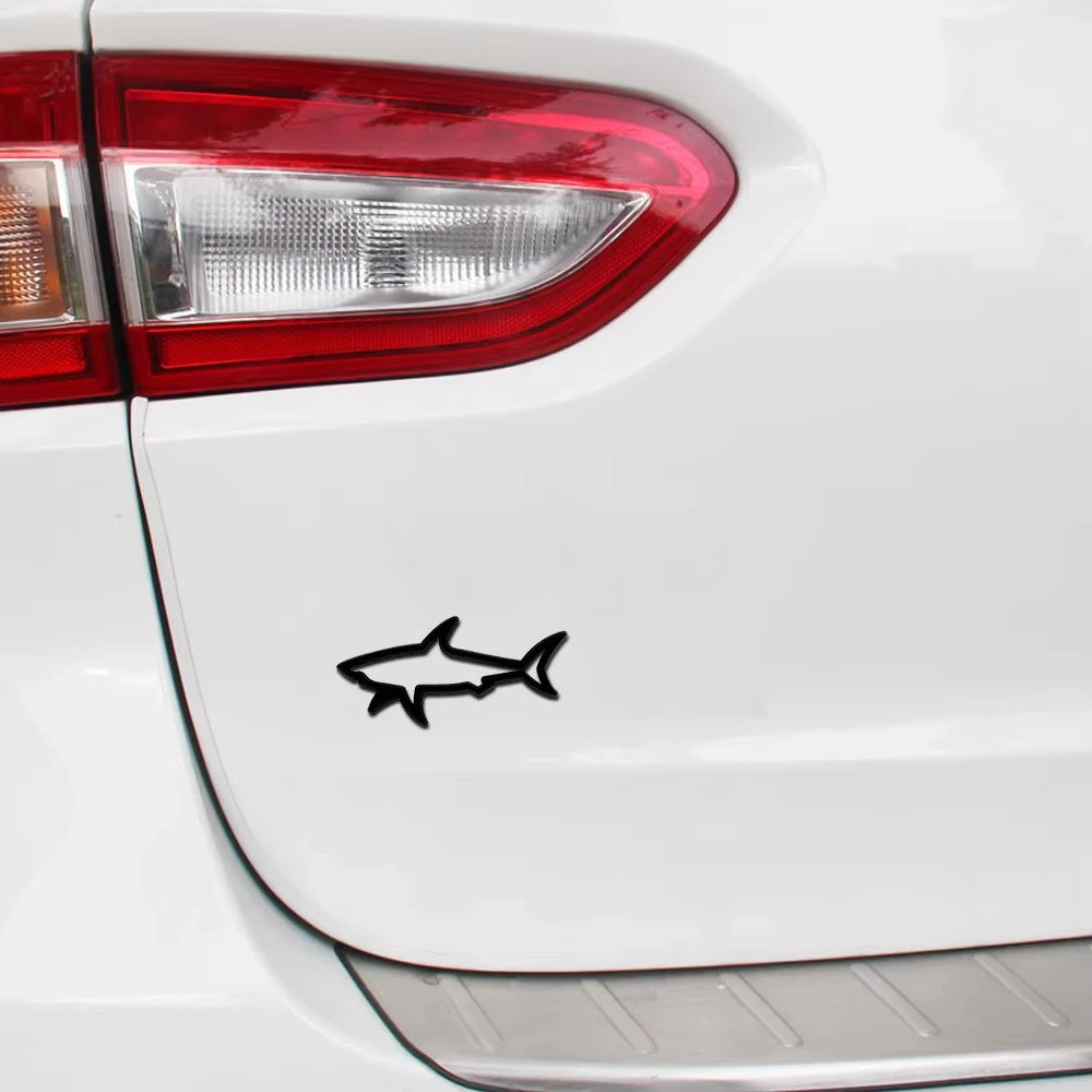 Pegatina de metal 3D para coche, emblema de tiburón y pez, calcomanías para tapa de combustible de motocicleta, decoración, logotipo, accesorios para coche