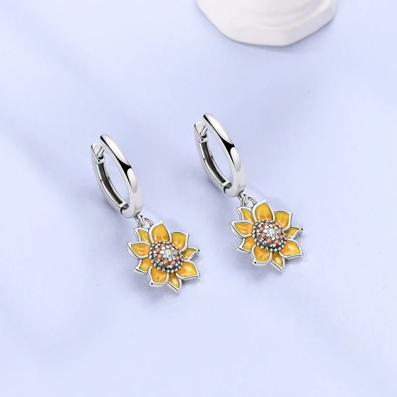 Pendientes brillantes de plata de ley S925 para mujer, con circonitas de colores, diseño de insecto, ideal como regalo de aniversario de boda.