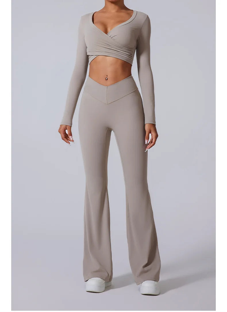 Conjunto de yoga para mujer: pantalones acampanados, ropa deportiva para gimnasio, top push-up de manga larga, estilo deportivo y sexy.