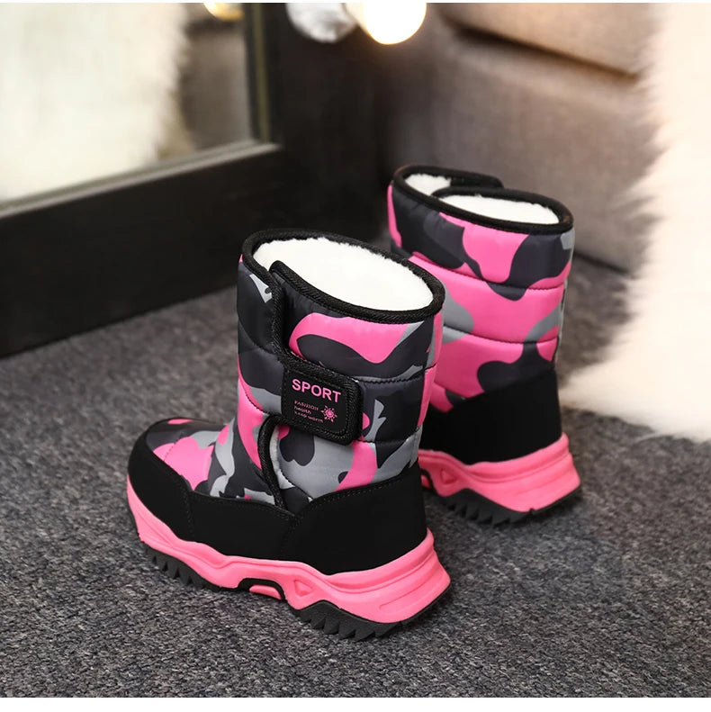 Zapatos de invierno 2025 para niños, de felpa, impermeables, antideslizantes, con suela de goma, botas de nieve cálidas a la moda para exteriores.