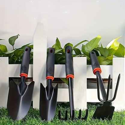 Un juego de cuatro herramientas de jardinería para exteriores que incluye una pala pequeña para plantar flores, un rastrillo de cinco puntas y un rastrillo de dos cabezas.