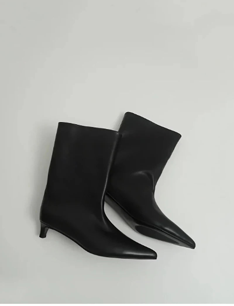 Botines de diseño para mujer, estilo moderno, tacón bajo cuadrado, ideales para fiestas, bailes y eventos. Botines cortos sin cordones.