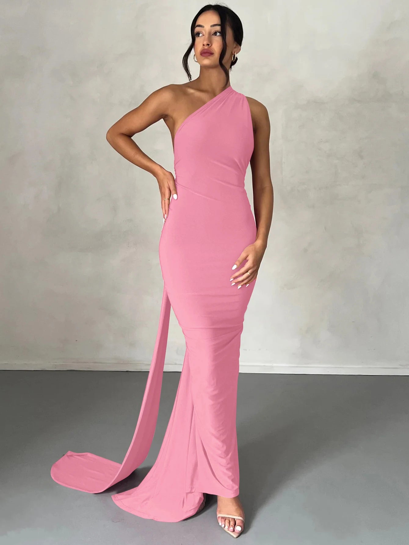 Vestido largo blanco ajustado de Dulzura para mujer, ideal para fiestas, clubes y eventos nocturnos. Estilo urbano. Colección de verano 2024. Venta al por mayor.