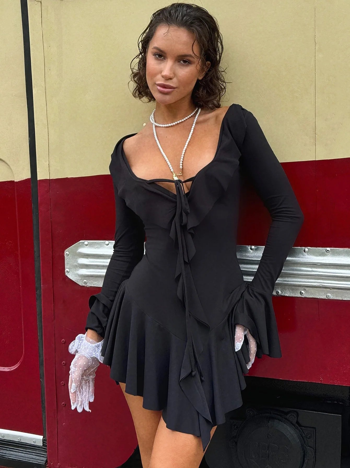 Vestido corto de mujer con volantes, patchwork blanco y negro, manga larga acampanada, encaje y cordones, para fiesta, noche, mini vestido, azul, rosa, rojo.