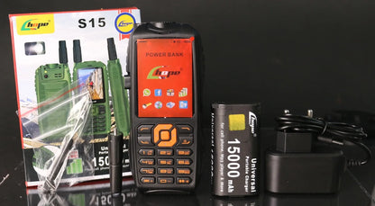 Teléfono militar a prueba de golpes con batería de gran capacidad, 3 SIM, botón SOS, voz potente, marcación rápida, clip integrado, resistente y funcional para personas mayores.