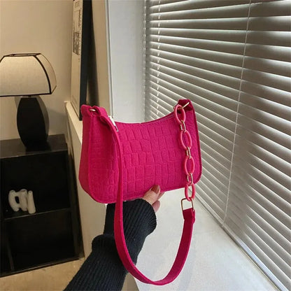 Bolso pequeño cuadrado estilo retro, popular, de temperamento suave, para el hombro, de otoño 2024, a la moda, informal, tipo yanqui, para las axilas.