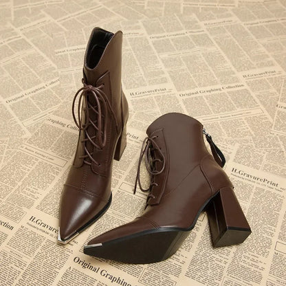Botines de tacón alto con punta puntiaguda para mujer, botas sencillas de tacón de bloque para otoño e invierno de 2025.