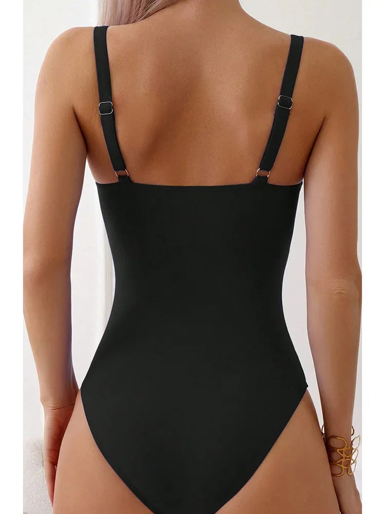 Trajes de baño plisados ​​con cuello en V 2025 para mujer, traje de baño de una pieza para mujer, traje de baño de corte alto, traje de baño ajustado para playa.