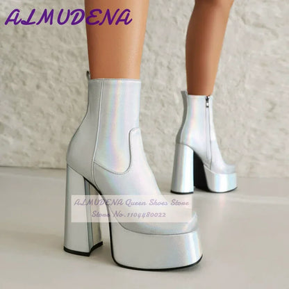 Botines ALMUDENA con holograma iridiscente en color plata y rosa, con plataforma alta y tacón grueso, metalizado mate