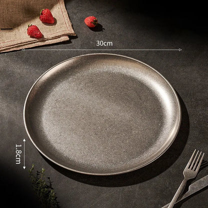 Platos de acero inoxidable 304, estilo industrial, bandejas de café vintage, platos creativos para carne, pasta y postre, vajilla retro de fondo plano.