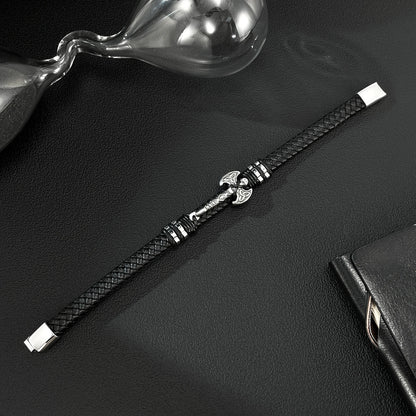 Pulsera de cuero con colgante de hacha para hombre: pulsera de cuero trenzado con acero inoxidable y titanio, estilo urbano audaz.