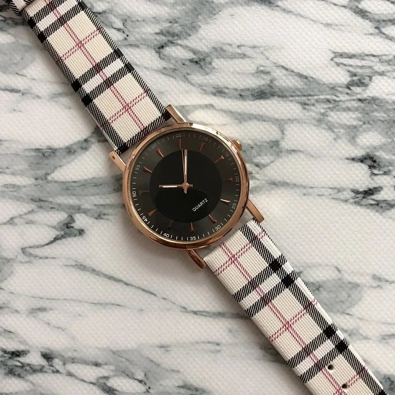 Reloj para hombre Nuevo reloj informal con cinturón a cuadros simple y moderno con caja de oro rosa y reloj de cuarzo a cuadros