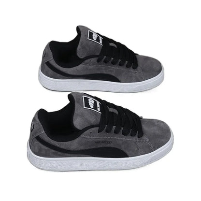 2025 Nuevos zapatos de pan para pareja para mujer, bajos, de suela gruesa, casuales, de moda, para patineta, zapatos blancos, material de PU, antideslizantes