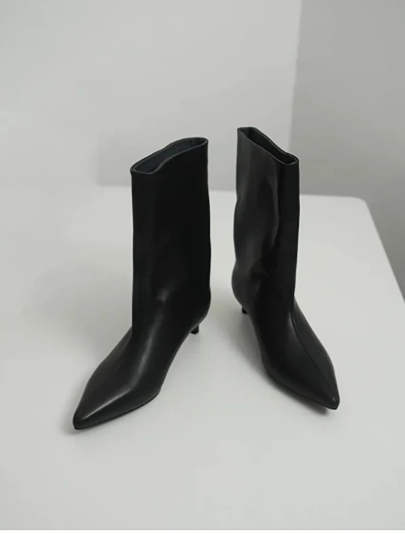 Botines de diseño para mujer, estilo moderno, tacón bajo cuadrado, ideales para fiestas, bailes y eventos. Botines cortos sin cordones.