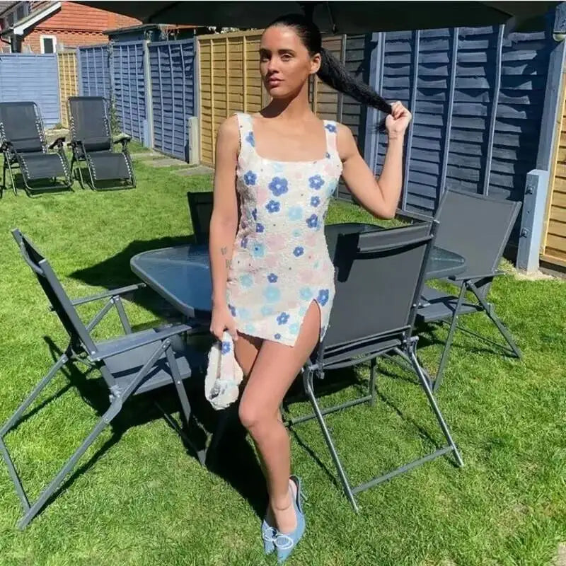 Vestido de fiesta sexy para mujer, estilo discoteca, con lentejuelas florales, tipo pueblo, tirantes finos, mini, primavera/verano 2025, vestido ajustado y entallado.