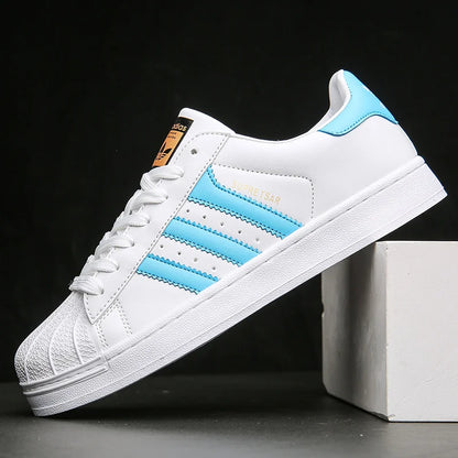 Zapatillas deportivas y casuales de estilo coreano de verano, zapatillas de pareja, zapatillas blancas transpirables para hombre, cómodas y transpirables.