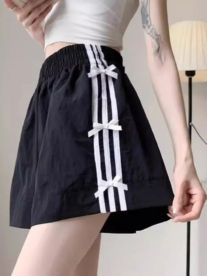 Pantalones cortos deportivos coreanos de Goft con lazo dulce a rayas en blanco y negro, pantalones deportivos de moda de verano, cómodos, transpirables, de secado rápido