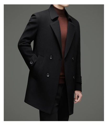 Abrigo de lana de doble faz para hombre, suave y cálido, ideal como prenda esencial. Incluye chaleco de plumas y forro. Color negro café. Estilo clásico.