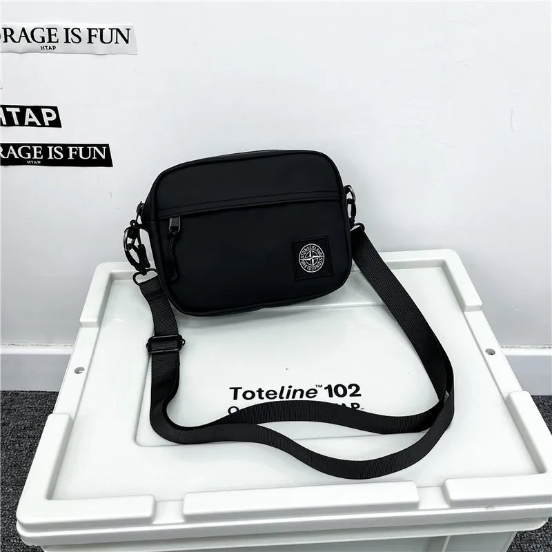 Bolso de hombro de tendencia urbana personalizado para hombres y mujeres, bolso de hombro portátil pequeño de cuero estilo hip hop para deportes al aire libre