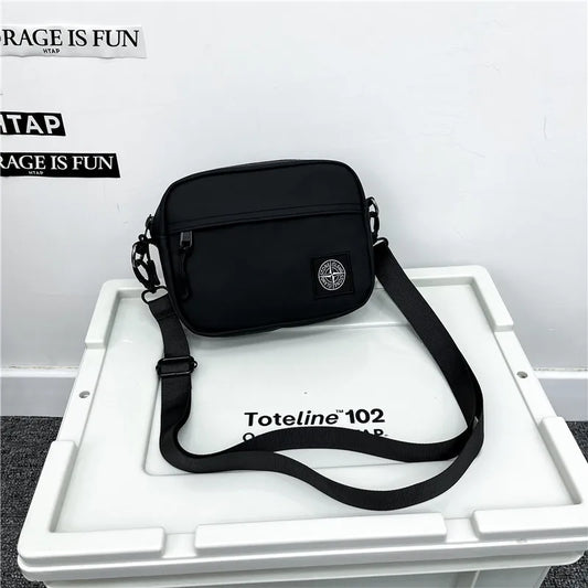 Bolso de hombro de tendencia urbana personalizado para hombres y mujeres, bolso de hombro portátil pequeño de cuero estilo hip hop para deportes al aire libre