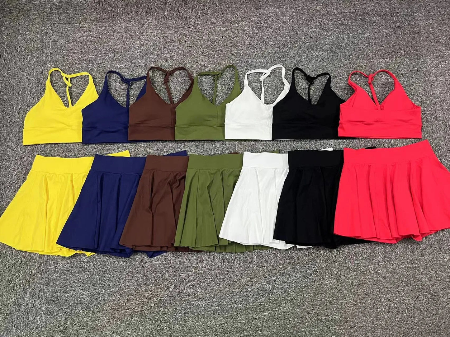 Conjunto de yoga para mujer, sujetador deportivo para exteriores, falda de tenis antiexposición, camiseta sin mangas de yoga transpirable de secado rápido, novedad de 2025