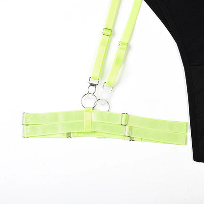 Conjunto de lencería sexy para mujer, con panel de encaje, escote en V profundo, glúteos abiertos, tirantes con forma de corazón de melocotón, cadena cruzada, liguero, ropa interior de tres piezas