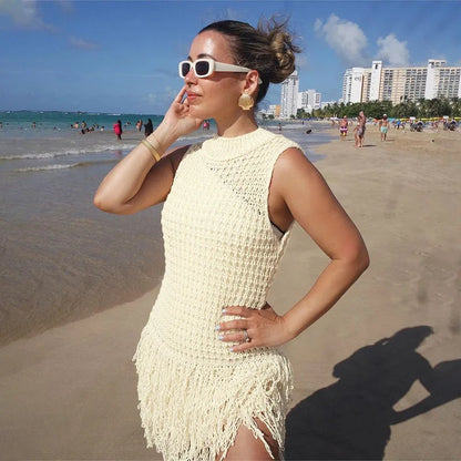 Vestido corto de punto con borlas, cuello redondo, sin mangas, con detalle calado de ganchillo y elástico, estilo ajustado, ideal para la playa o para usar a diario.